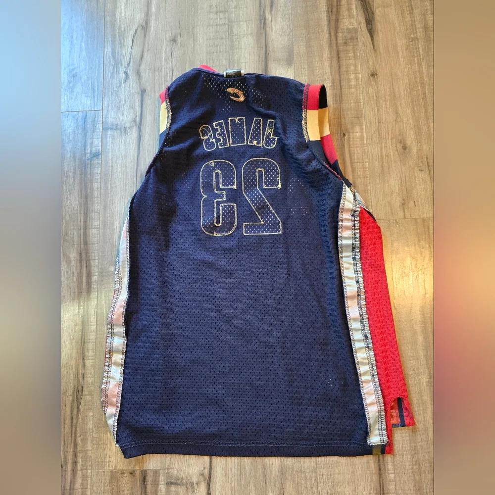 Cleveland Cavaliers Lebron Jersey XL BOY/SM MENS